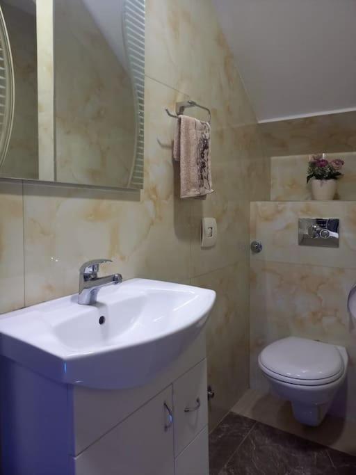 2Br Airport Accommodation W/Free Private Parking Ledine 외부 사진