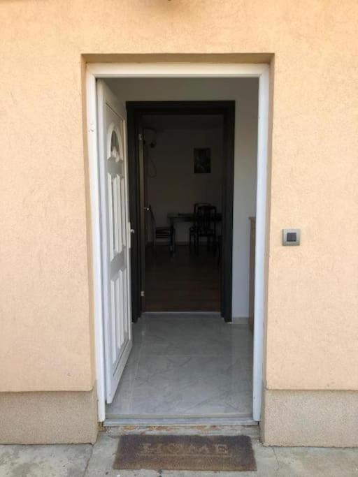 2Br Airport Accommodation W/Free Private Parking Ledine 외부 사진