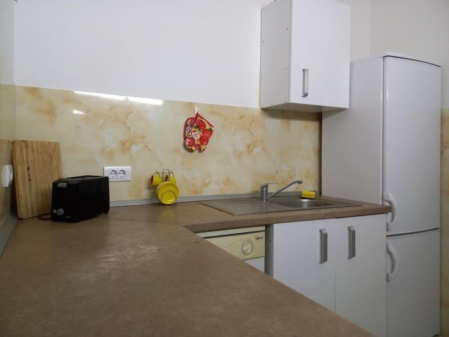 2Br Airport Accommodation W/Free Private Parking Ledine 외부 사진
